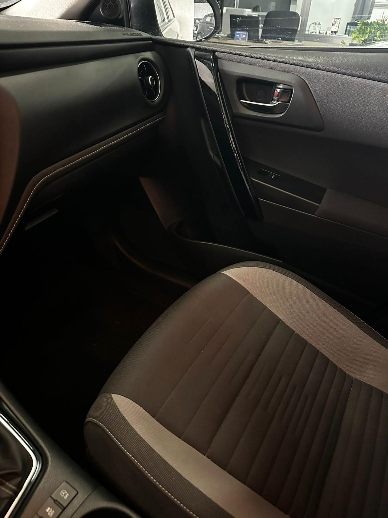 Toyota Auris 1.6 D-4D Lounge