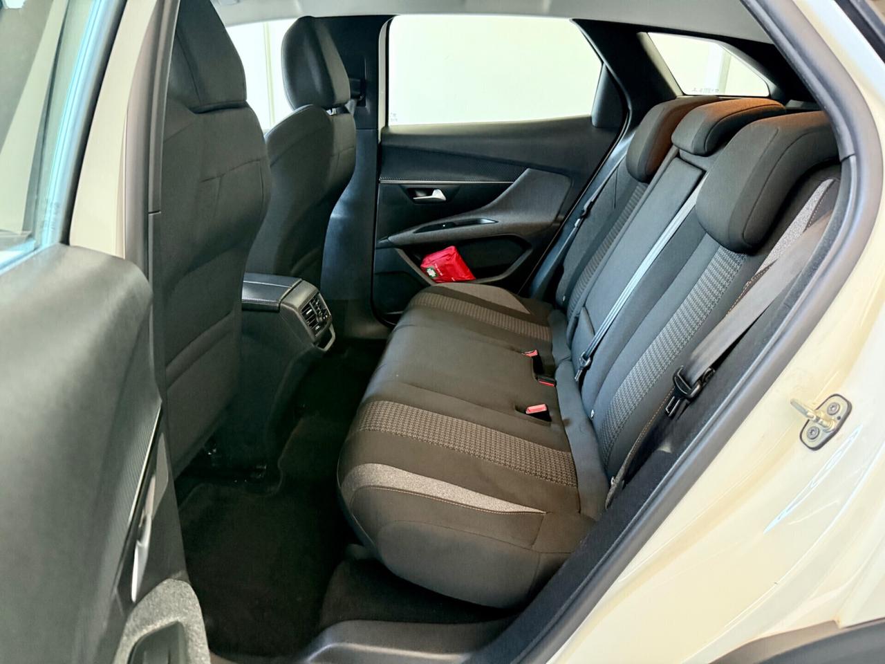 Peugeot 3008 BlueHDi 130 S&S EAT8 Active Pack