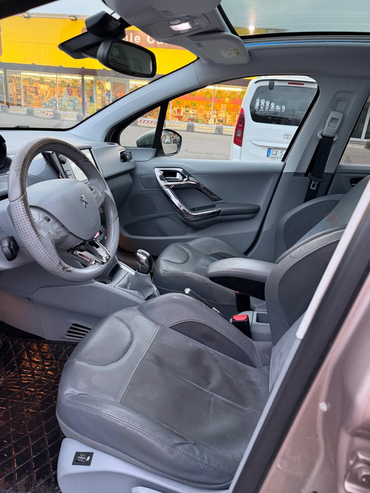 Peugeot 208 PureTech 82 5 porte Allure