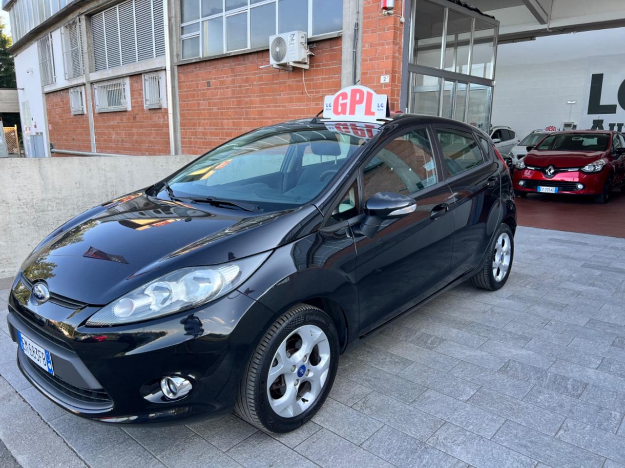 Ford Fiesta 1.4 16V 5p. Bz.- GPL Titanium Bs.