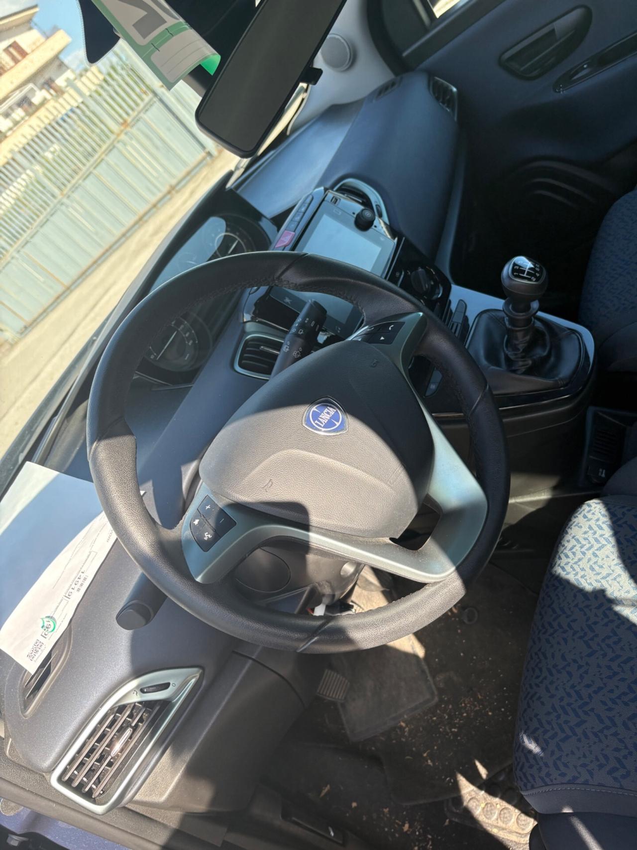 Lancia Ypsilon Firefly Hybrid 70CV Gold