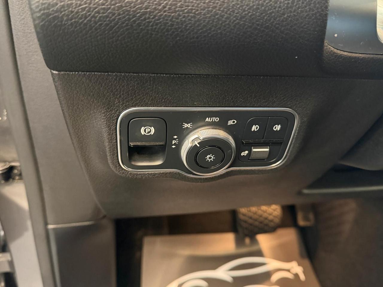 MERCEDES-BENZ GLB 180D SPORT 2.0 116CV PELLE NAVI CAM ANNO 2022