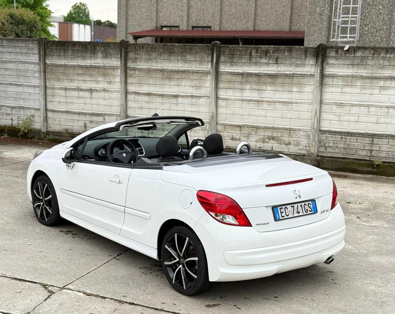 Peugeot 207 1.6 8V HDi 112CV CC Tecno