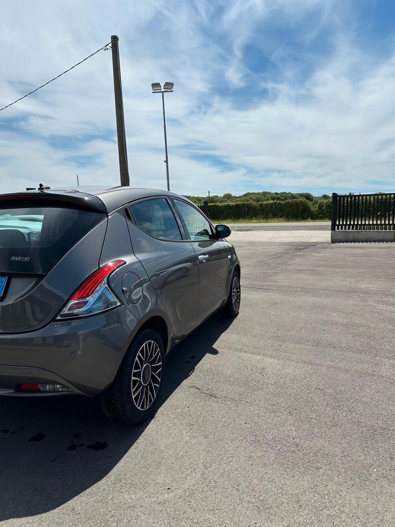 Lancia Ypsilon 1.0 FireFly 5 porte S&S Hybrid Alberta Ferretti