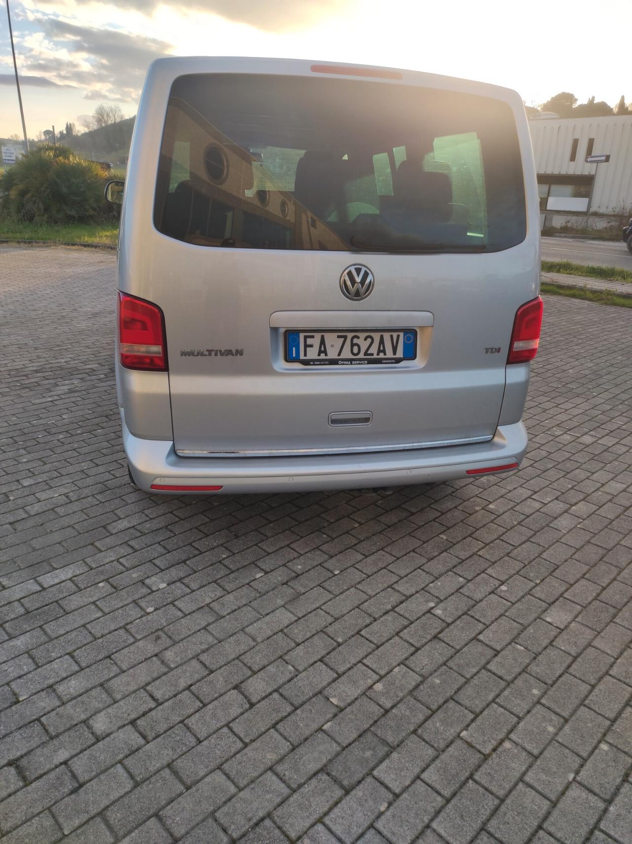 Volkswagen Multivan 2.0 TDI 2015 SOLO 138.000 KM