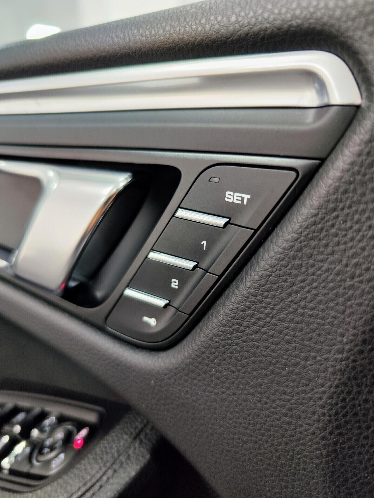 Porsche Macan 2.0 245cv Tetto Led