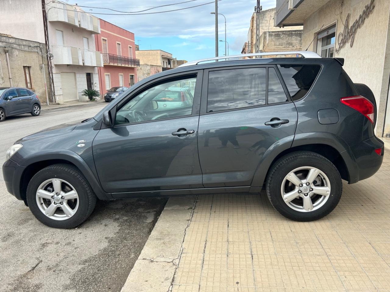 Toyota RAV 4 RAV4 2.2 D-4D 177 CV Luxury