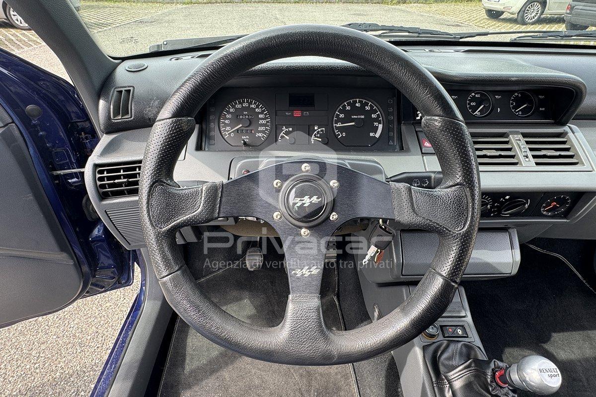 RENAULT Clio 1.8i 16V cat