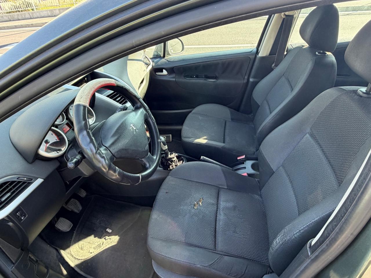 Peugeot 207 1.4 HDi 70CV 5p. Active