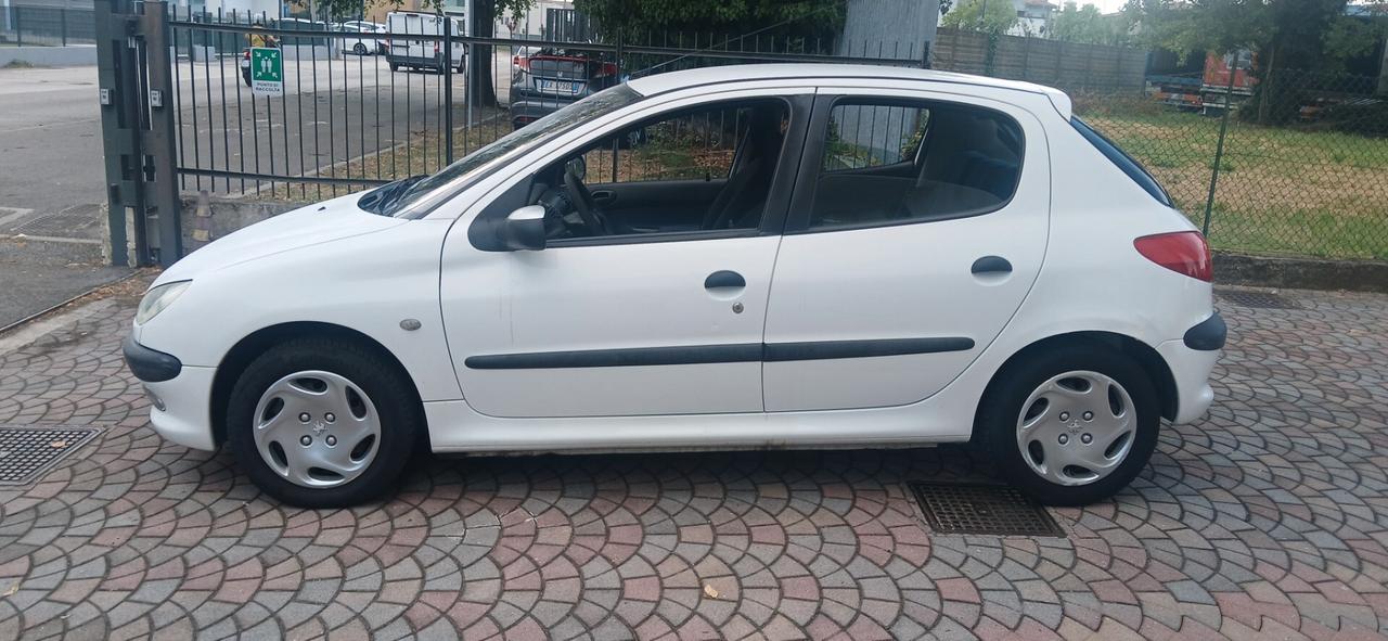 Peugeot 206 benzina neopatentati clima