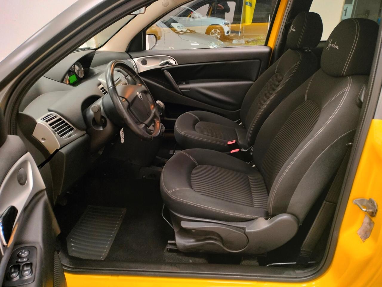 Lancia Ypsilon 1.4 16V Sport MomoDesign
