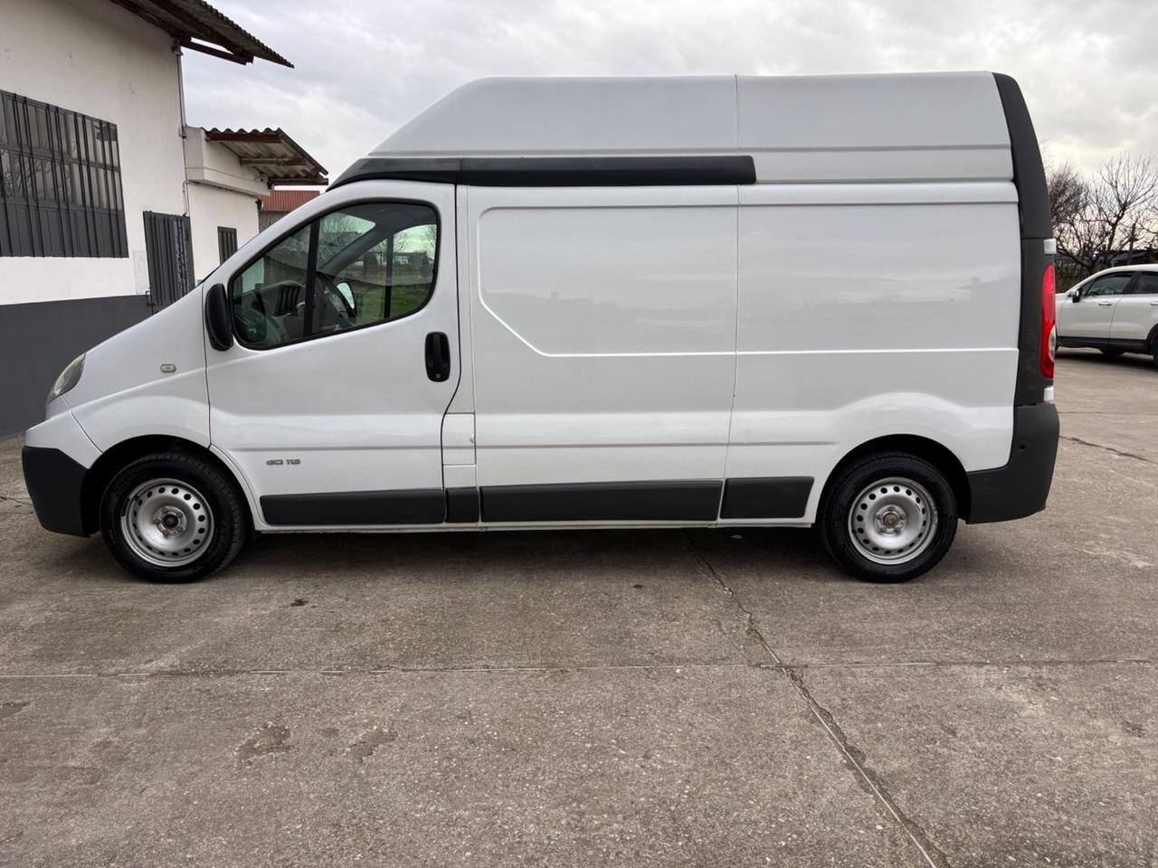 Renault Trafic 2.0 dci.Cambio automatico. Garanzia