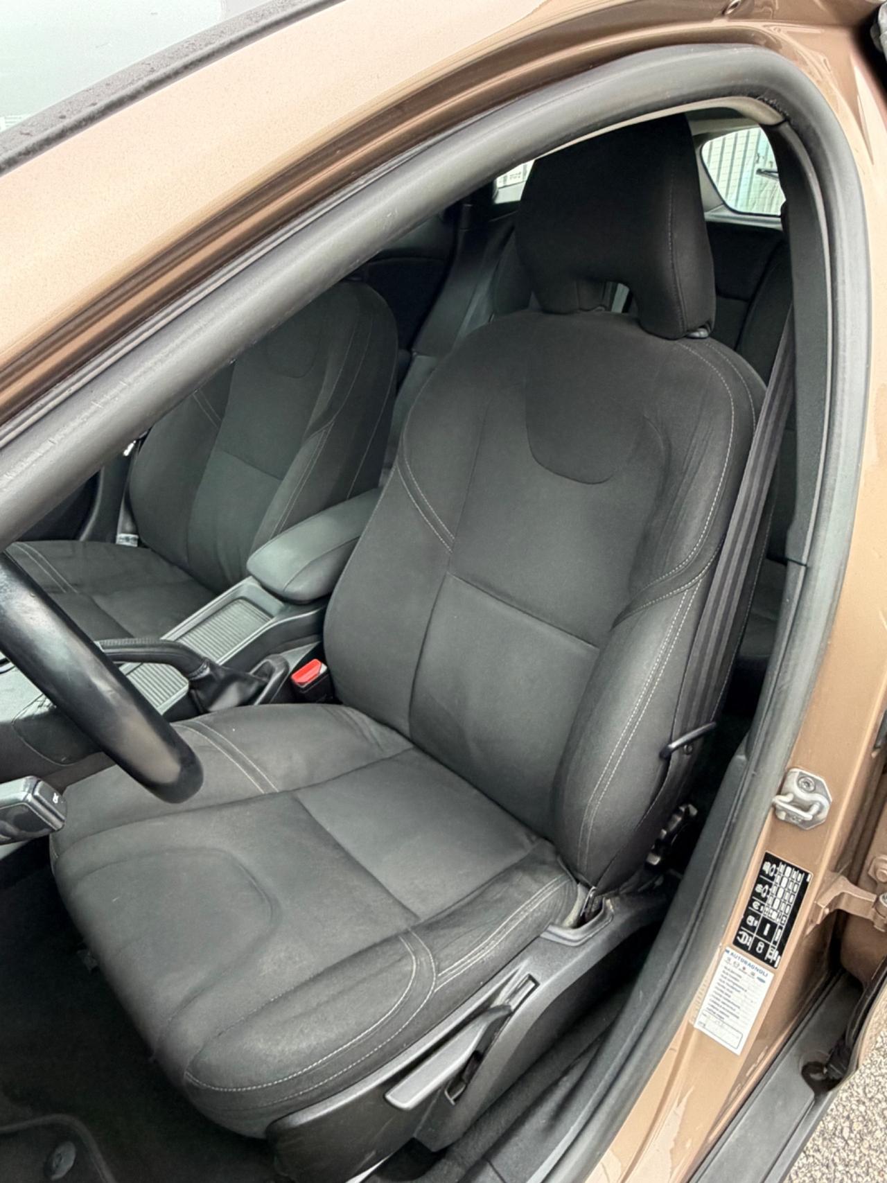 Volvo V40 Cross Country D2 1.6d Momentum