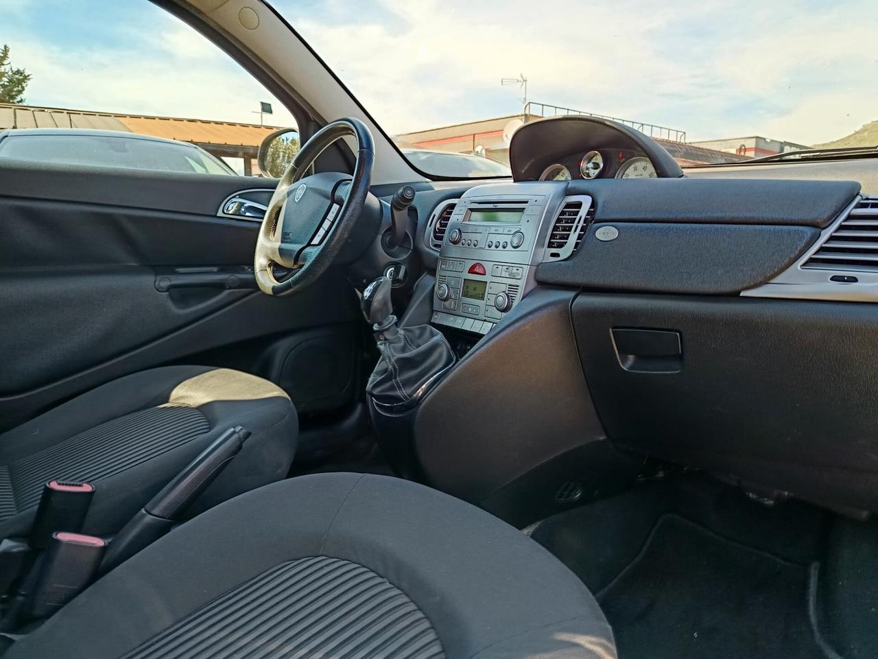 LANCIA Ypsilon 1.4GPL - NEOPATENTATI