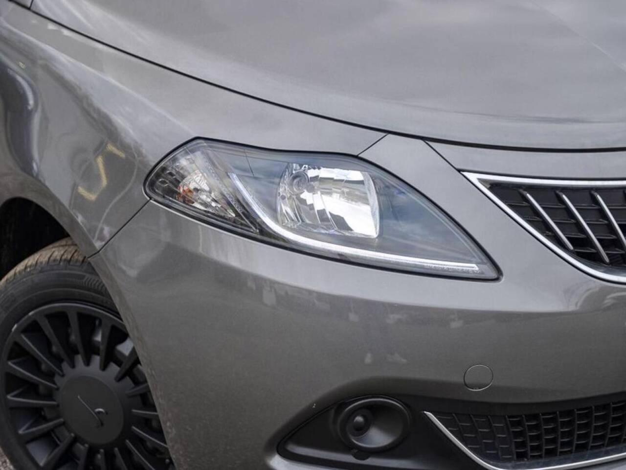 LANCIA Ypsilon III 2021 - Ypsilon 1.0 firefly hybrid Silver s&s 70cv