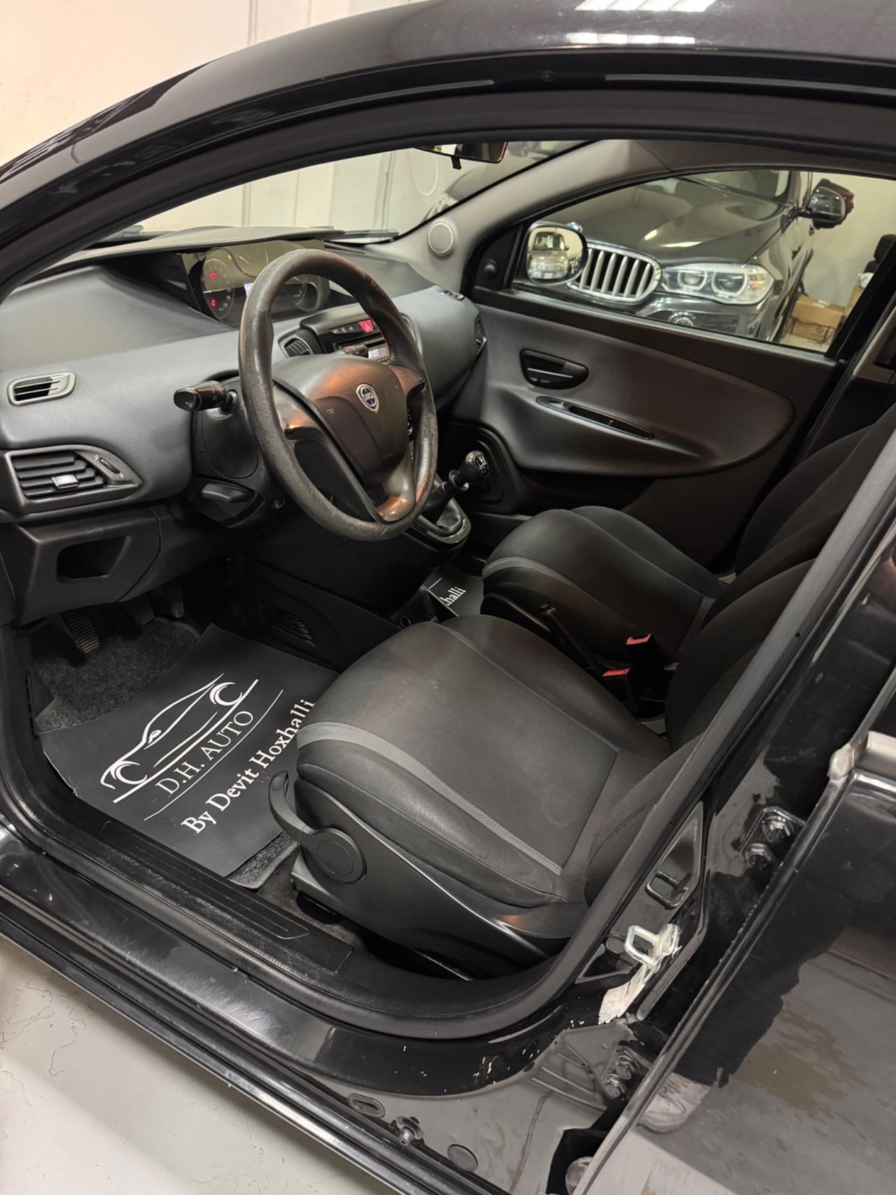 Lancia Ypsilon 1.2 69 CV 5 porte Platinum