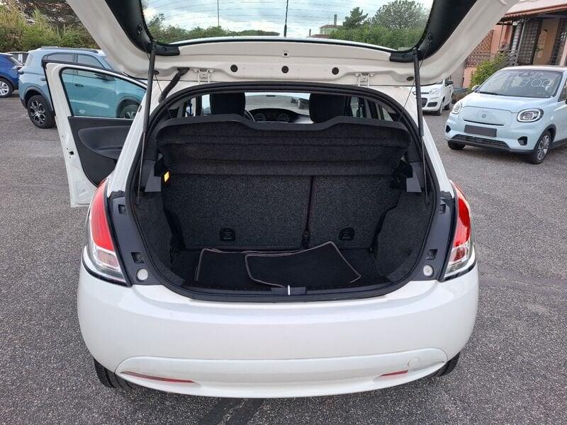 Lancia Ypsilon Ypsilon 1.2 69 CV 5 porte Silver