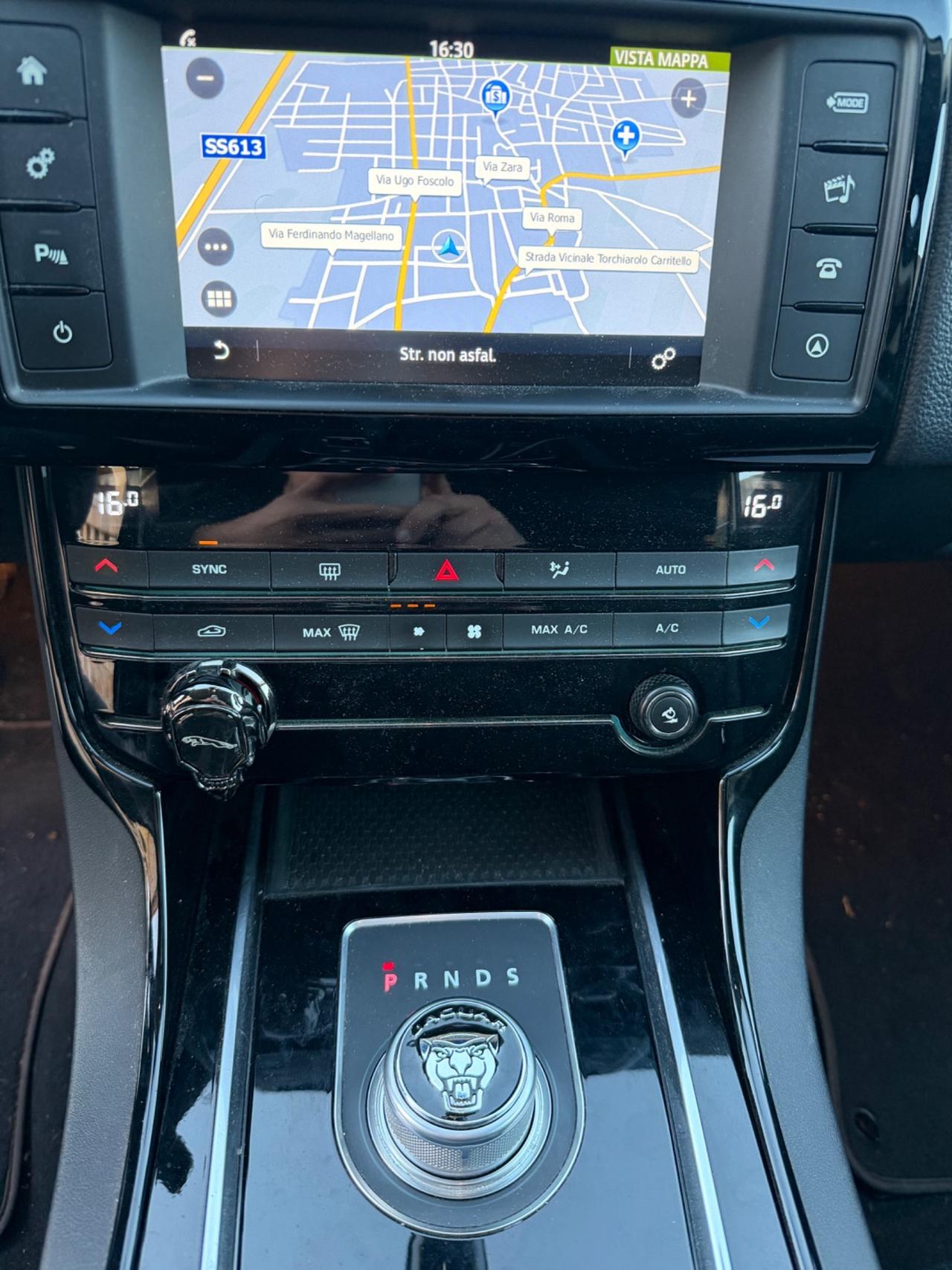 Jaguar XE 2.0 D Turbo aut. Pure