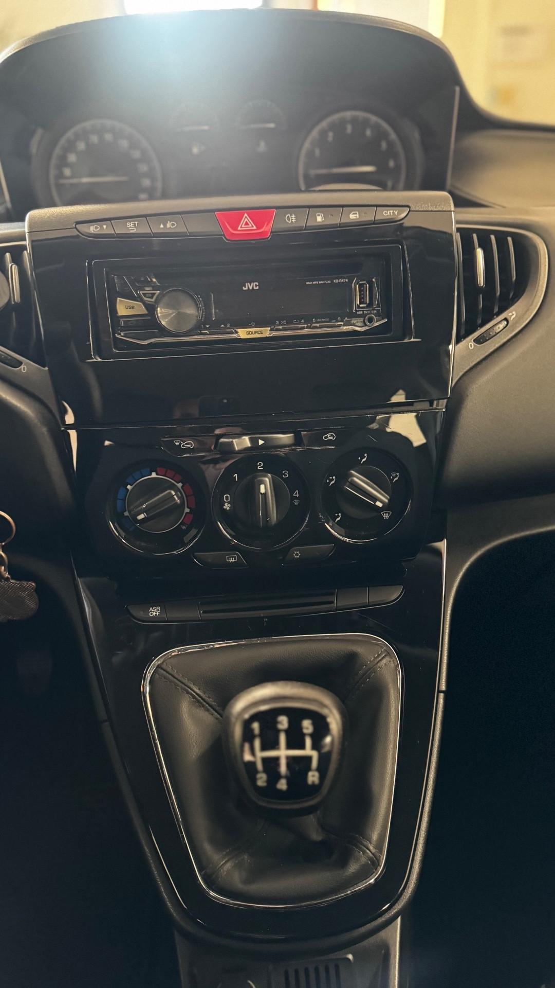 Lancia Ypsilon 1.2 69 CV 5 porte GPL Ecochic Elefantino