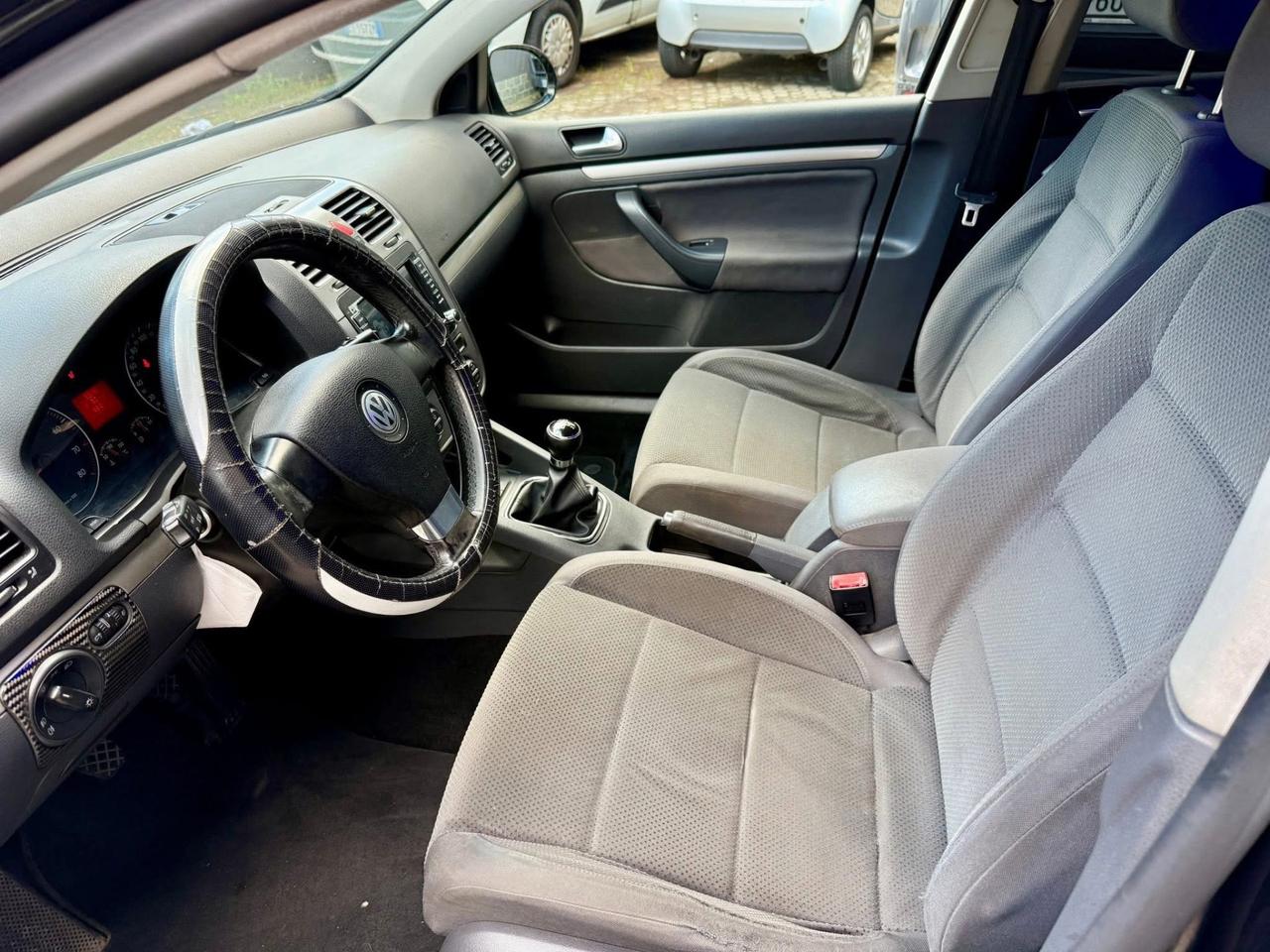 Volkswagen Golf 1.6 5p. Benzina Neopatentati