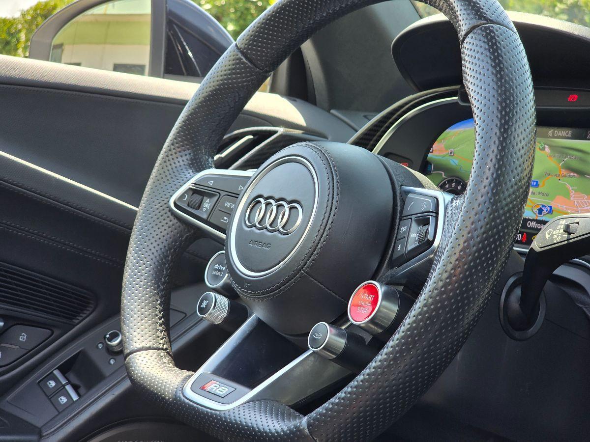 AUDI R8 V10 SPYDER QUATTRO PERFORMANCE