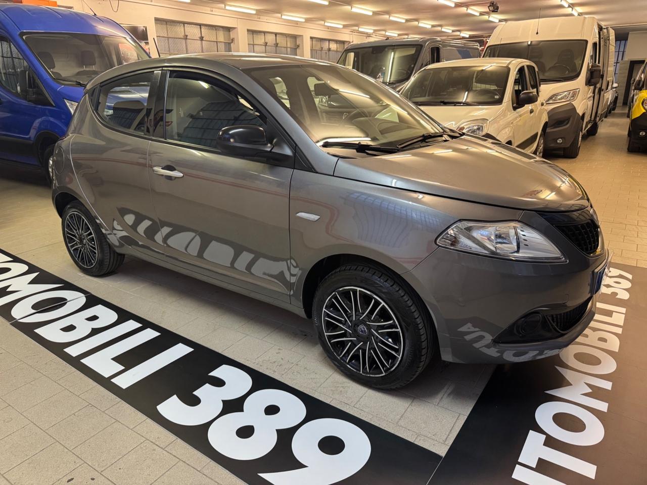 Lancia Ypsilon 1.0 FireFly 5 porte S&S Hybrid Silver Plus