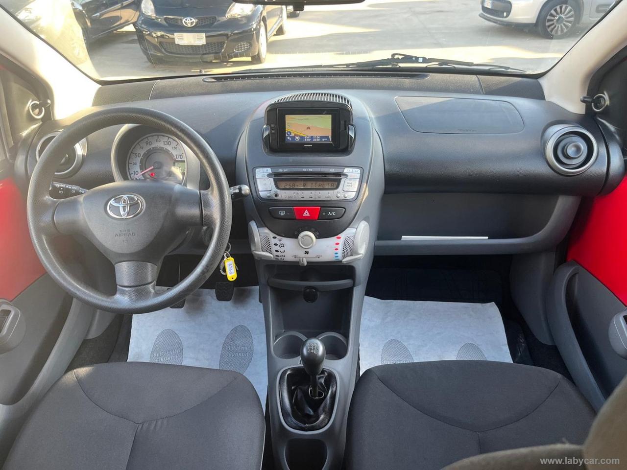 TOYOTA Aygo 1.0 VVT-i 5p. Sol Connect PER NEOPATENTATI