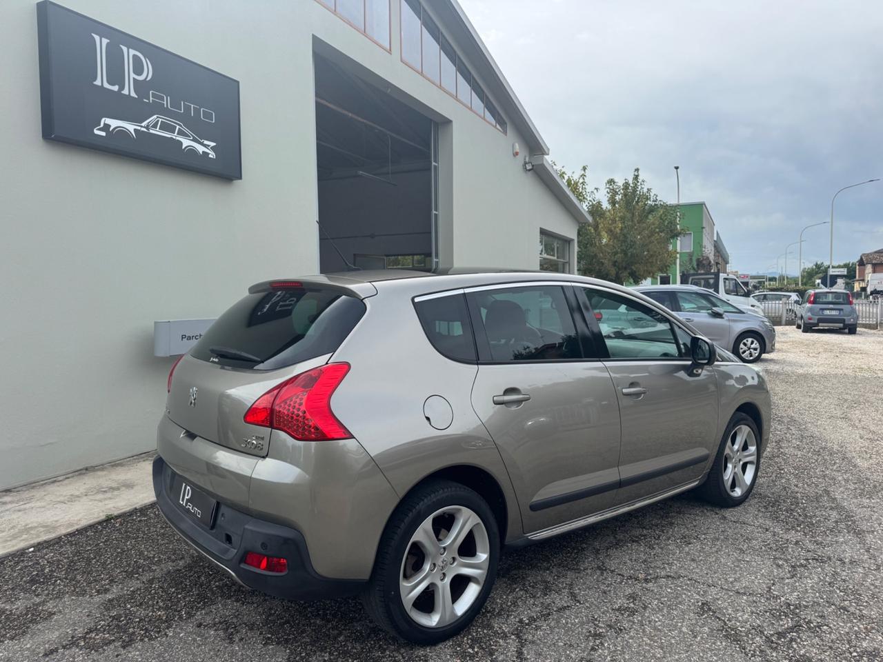 Peugeot 3008 2.0 HDi 150CV Outdoor