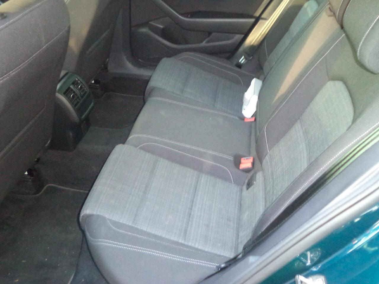 Volkswagen Passat Variant 1.6 TDI SCR DSG Business BMT