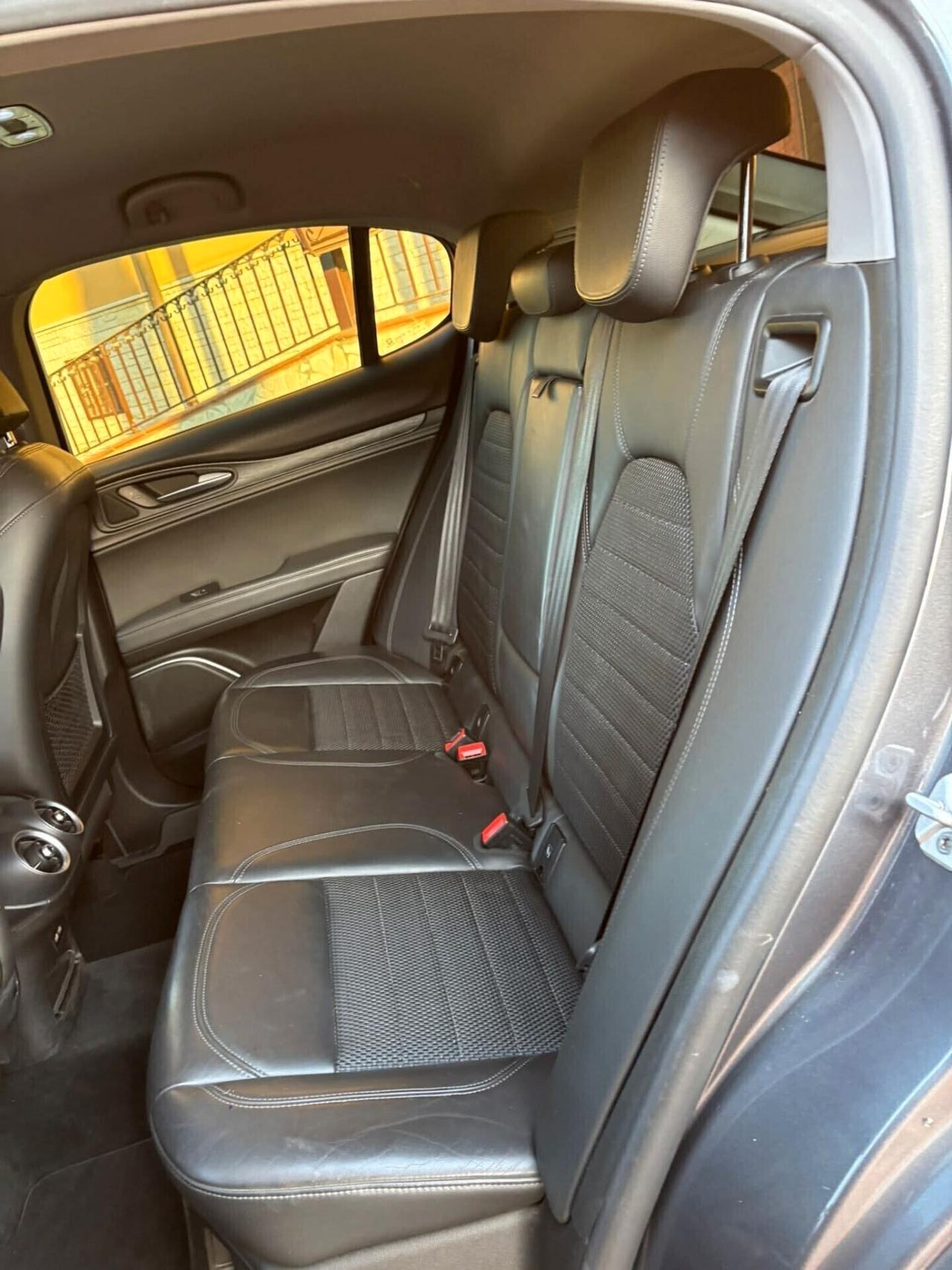 Alfa Romeo Stelvio 2.2 Turbodiesel 210 CV AT8 Q4 Executive--