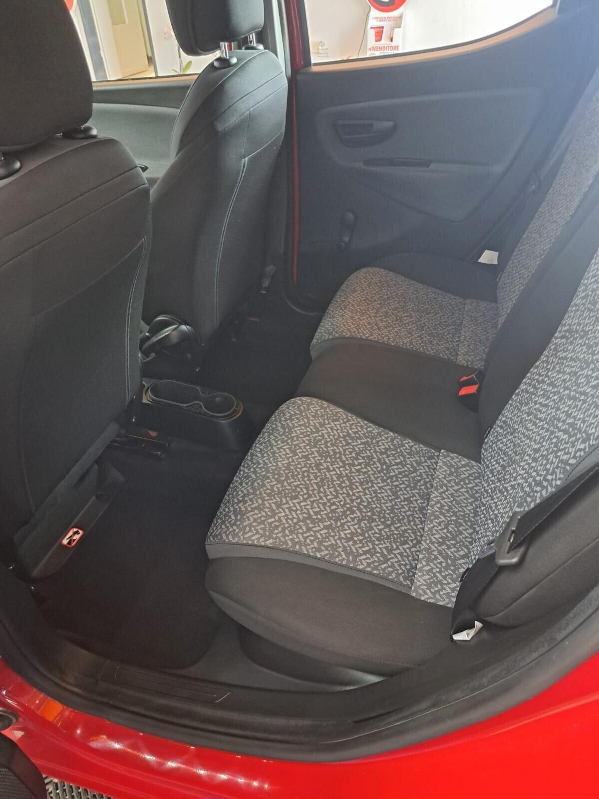Lancia Ypsilon 1.0 FireFly 5 porte S&S Hybrid Ecochic Silver