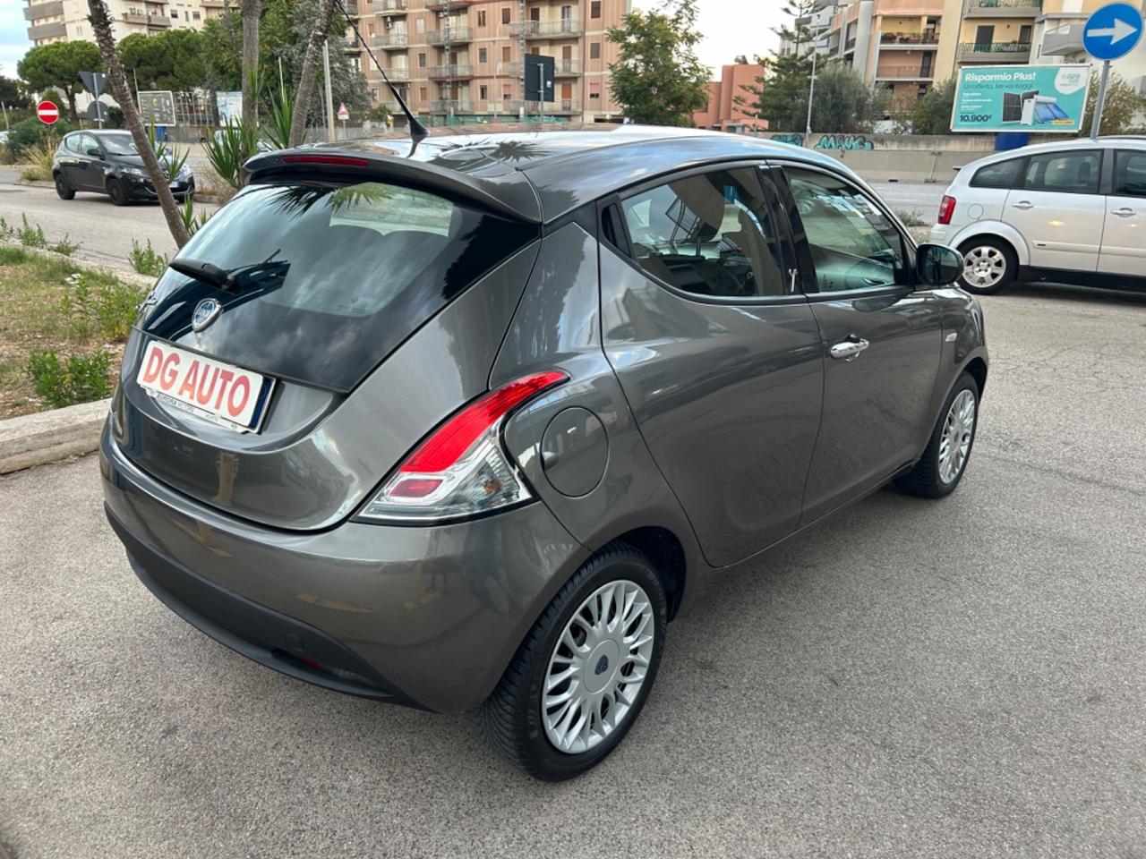 Lancia Ypsilon 1.2 benzina 69 cavalli 2012