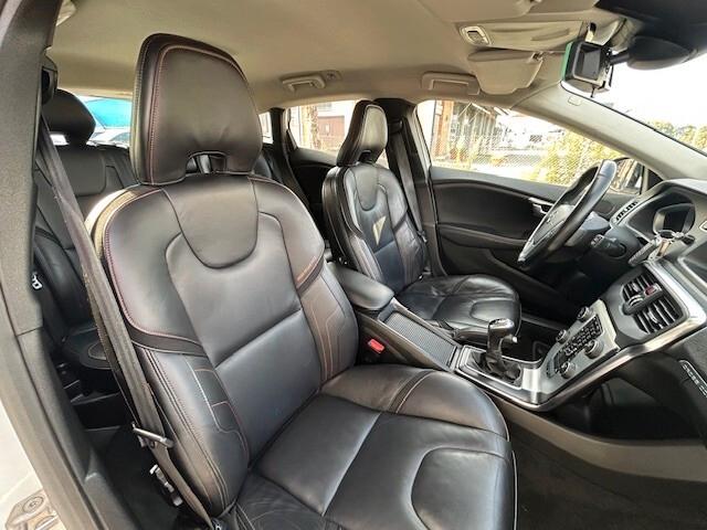 Volvo V40 Cross Country D2 1.6 Ocean Race