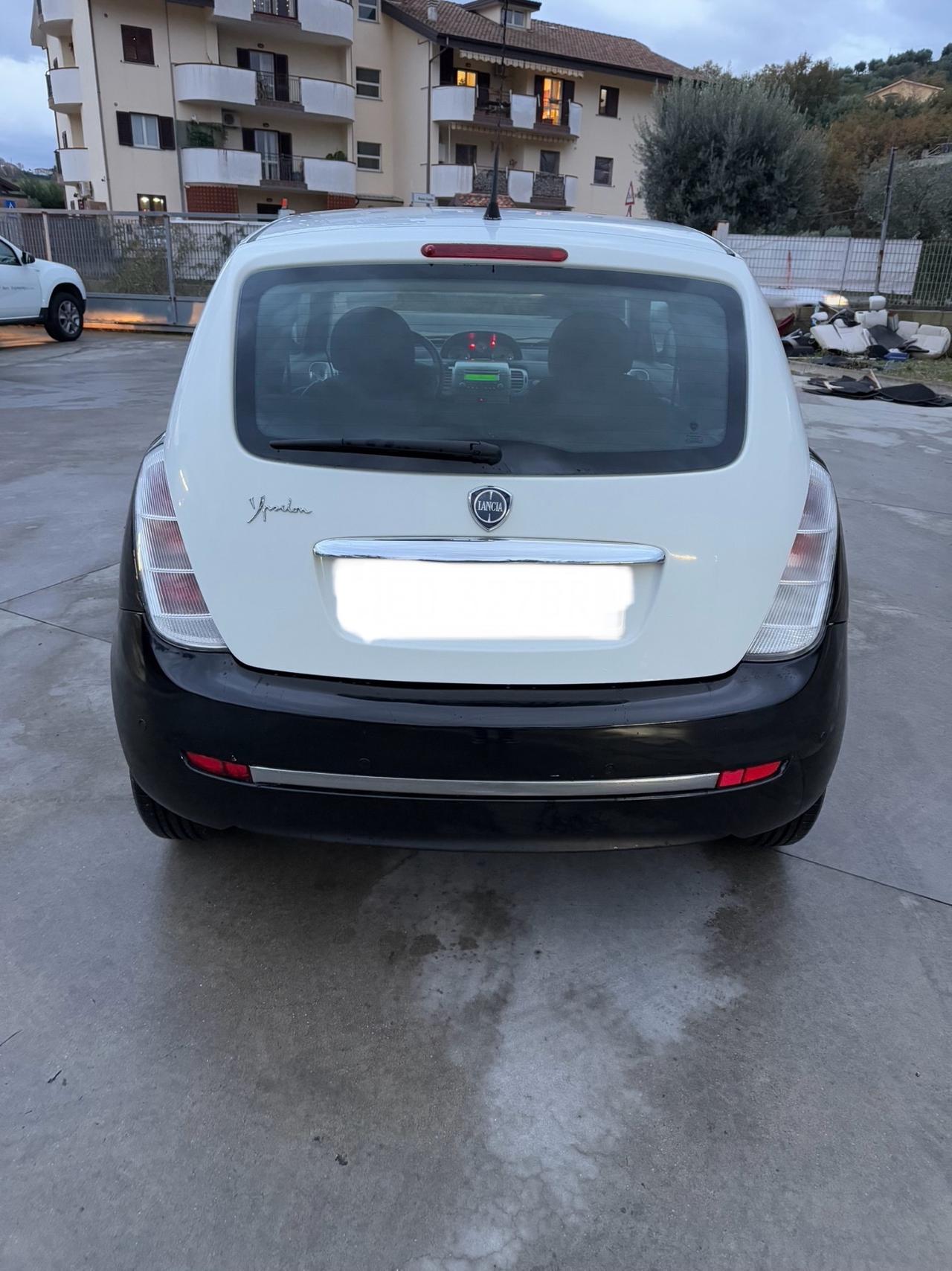 Lancia Ypsilon 1.3 MJT 75 CV Neopatentati 2010