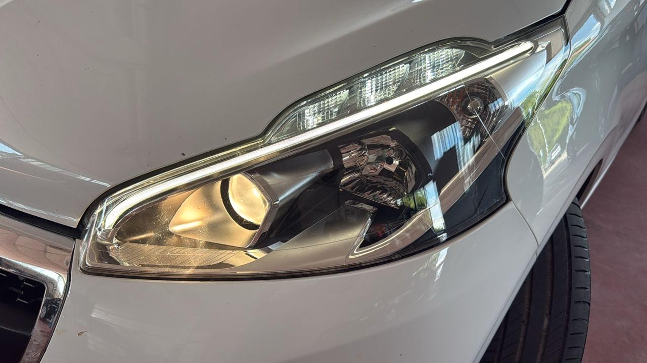 Peugeot 208 PureTech 82 5 porte Allure