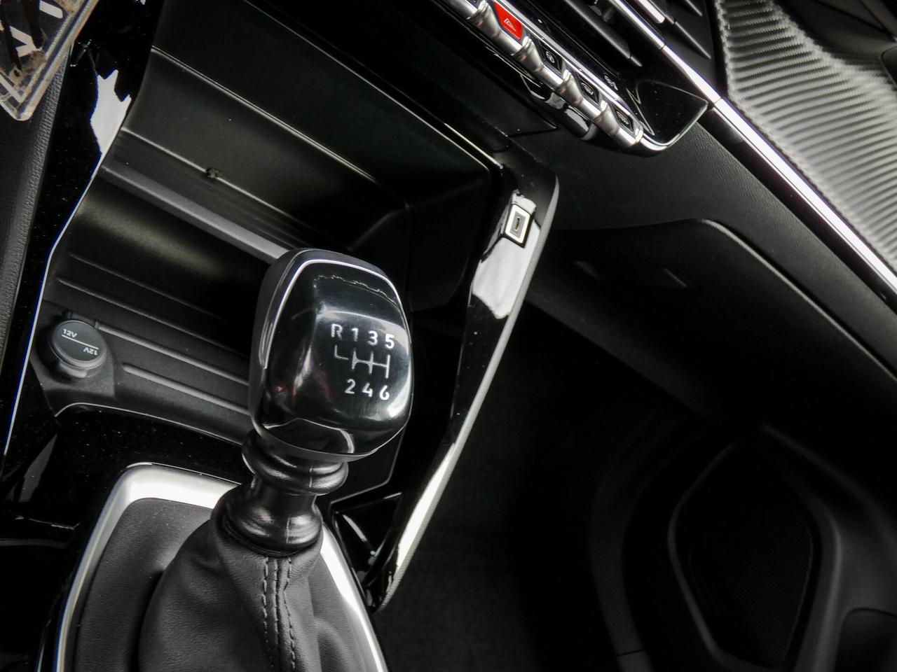 Peugeot 2008 PureTech 100 S&S Allure - KM 0
