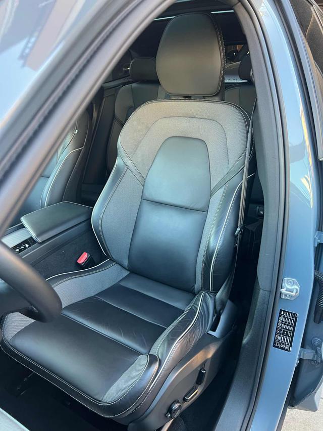 VOLVO XC60 2.0 B4 (d) R-design Dark Plus AWD