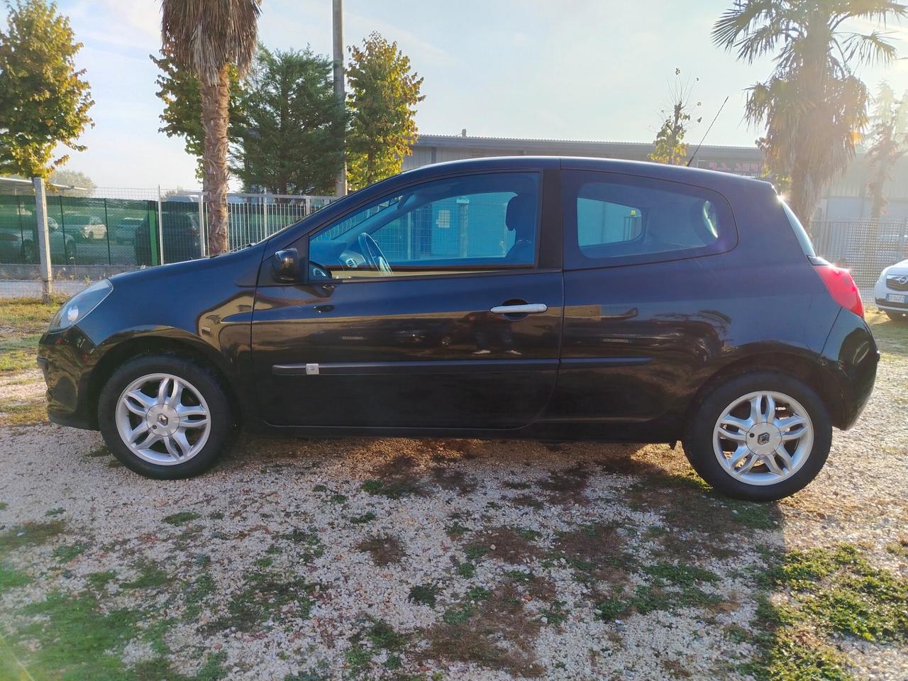 Renault Clio 1.2 16V 3 porte Luxe