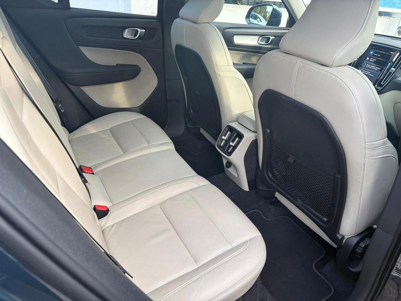 Volvo XC40 T2 Momentum Pro*EURO6*NEOPATENTATI