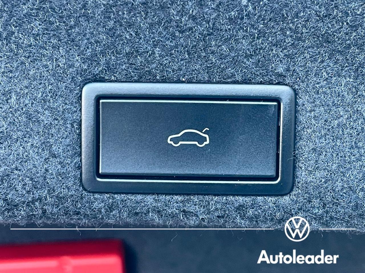 Volkswagen Passat 2.0 TDI 150 CV SCR DSG R-Line Executive