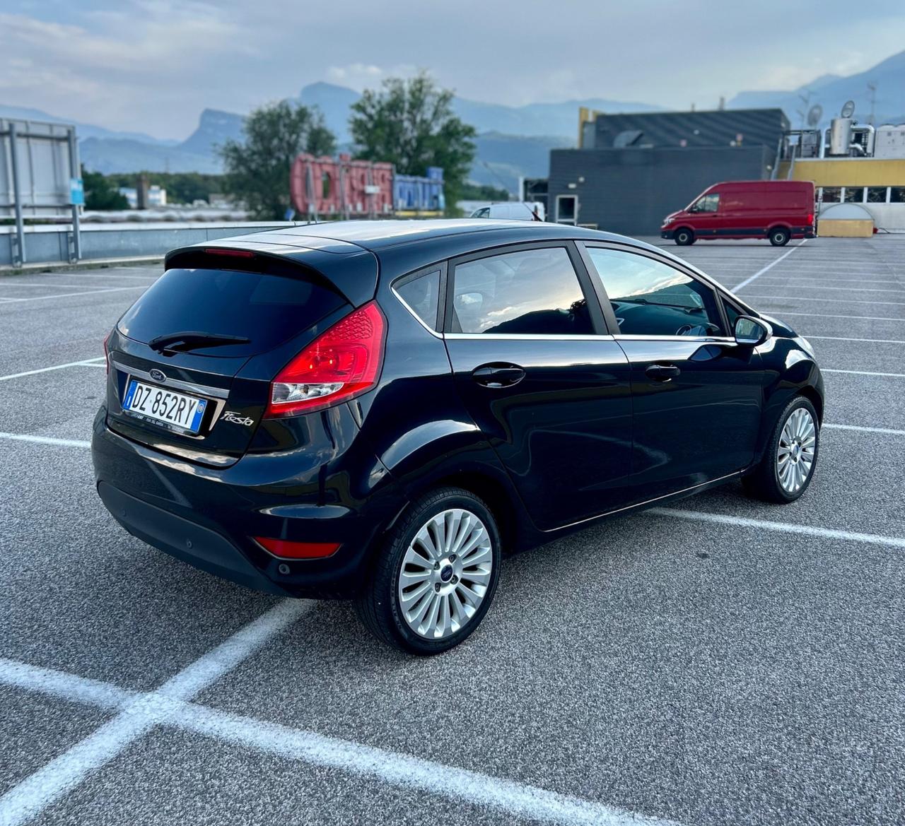 Ford Fiesta Titanium 1.2 82CV 5 porte Neopatentati