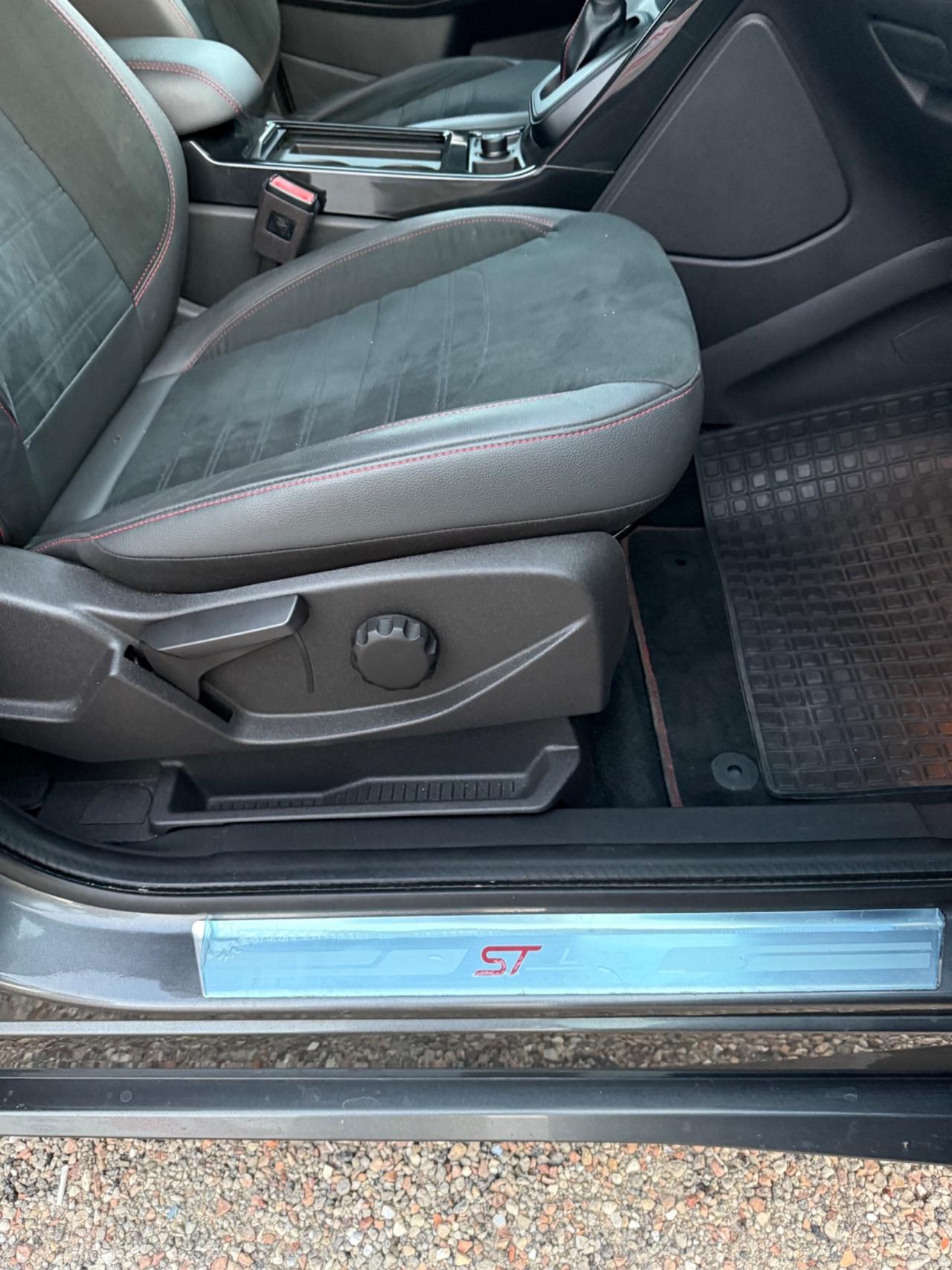 Ford Kuga 2.0 TDCI 150 CV S&S 4WD Powershift ST-Line