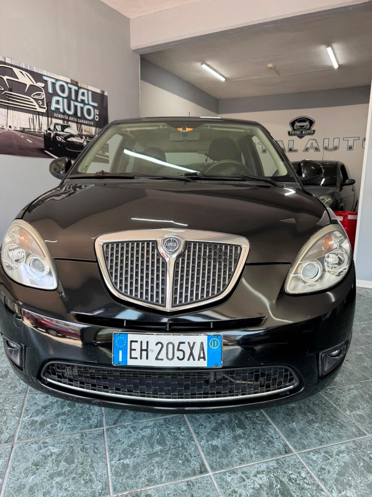 Lancia Ypsilon 1.3 MJT 75 CV Diva
