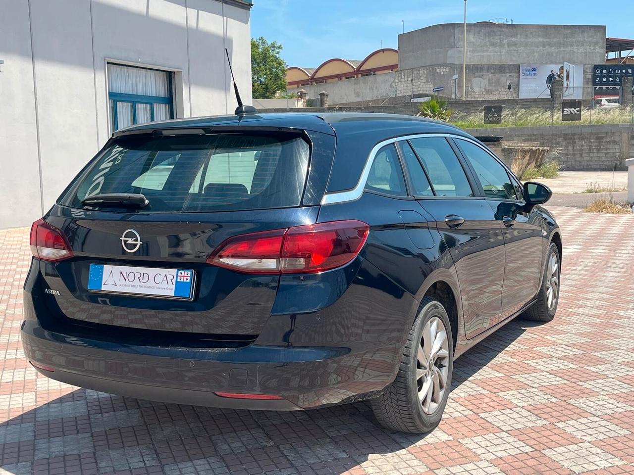 Opel Astra 1.6 CDTi 110CV Start&Stop Sports Tourer Business Ideale per Famiglia e Lavoro