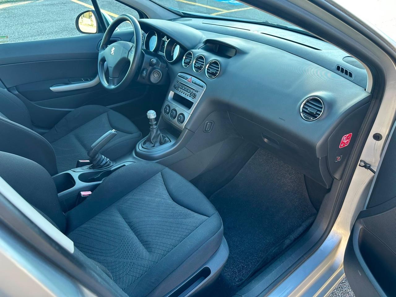 Peugeot 308 1.6 hdi 112CV 6 marce