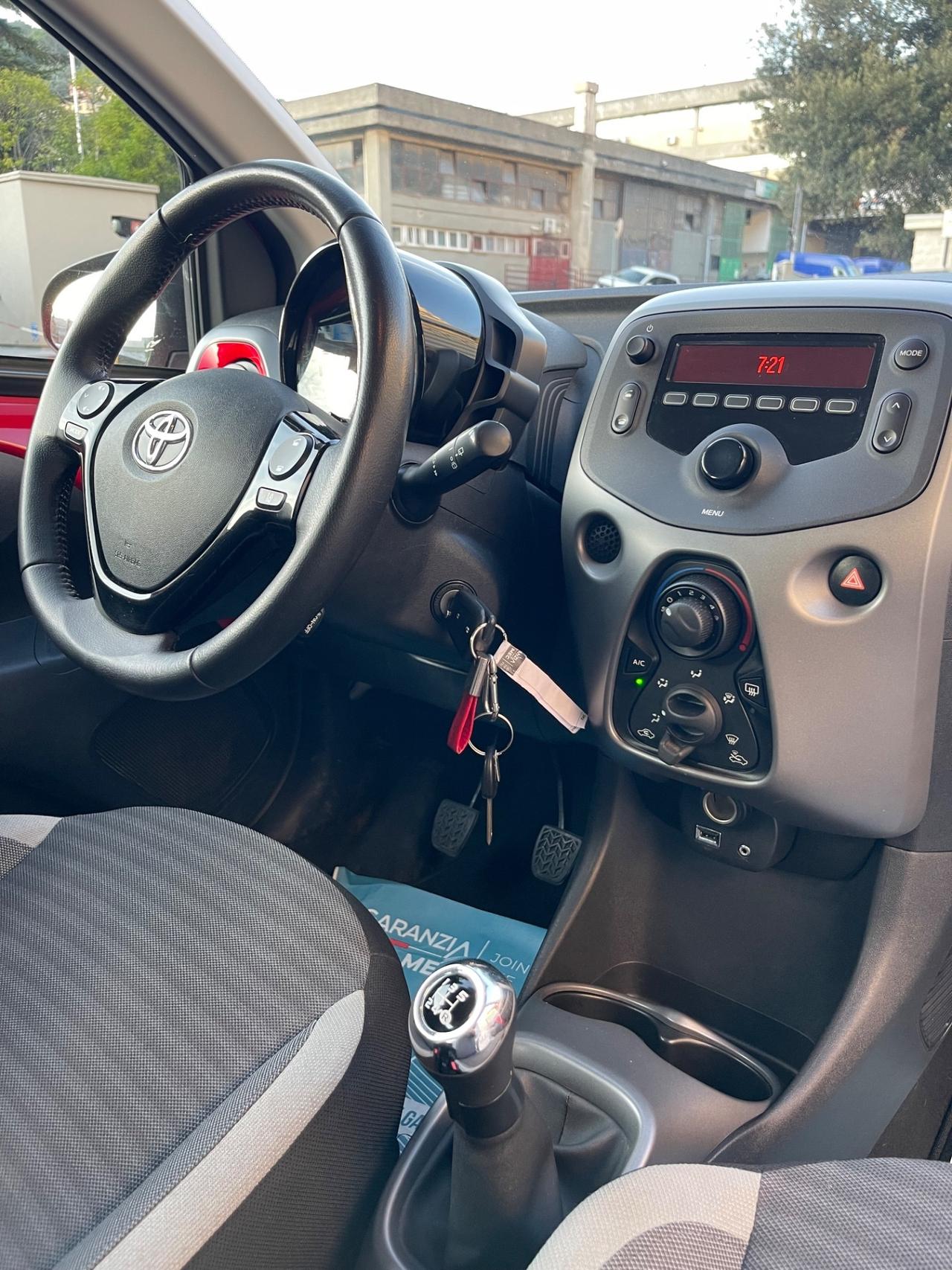 Toyota Aygo 1.0BENZINA 72 CV 5 porte / E6 - NEOPATENTATI