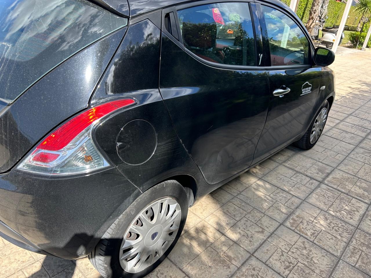 Lancia Ypsilon 0.9 TwinAir 85 CV 5 porte S&S Silver