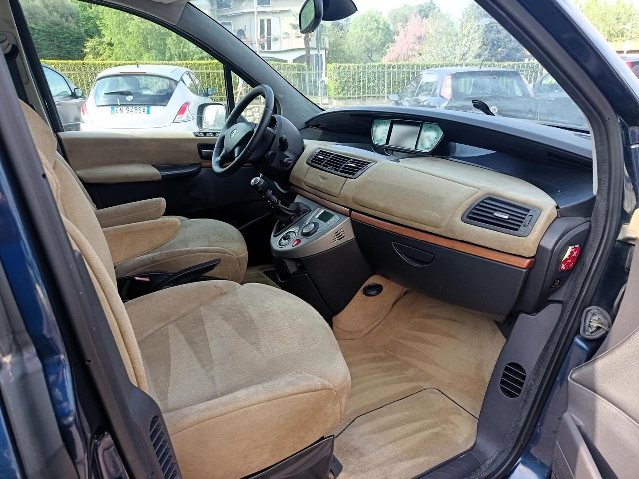 Lancia Phedra 2.2 Jtd 7 posti - Gancio traino Emblema