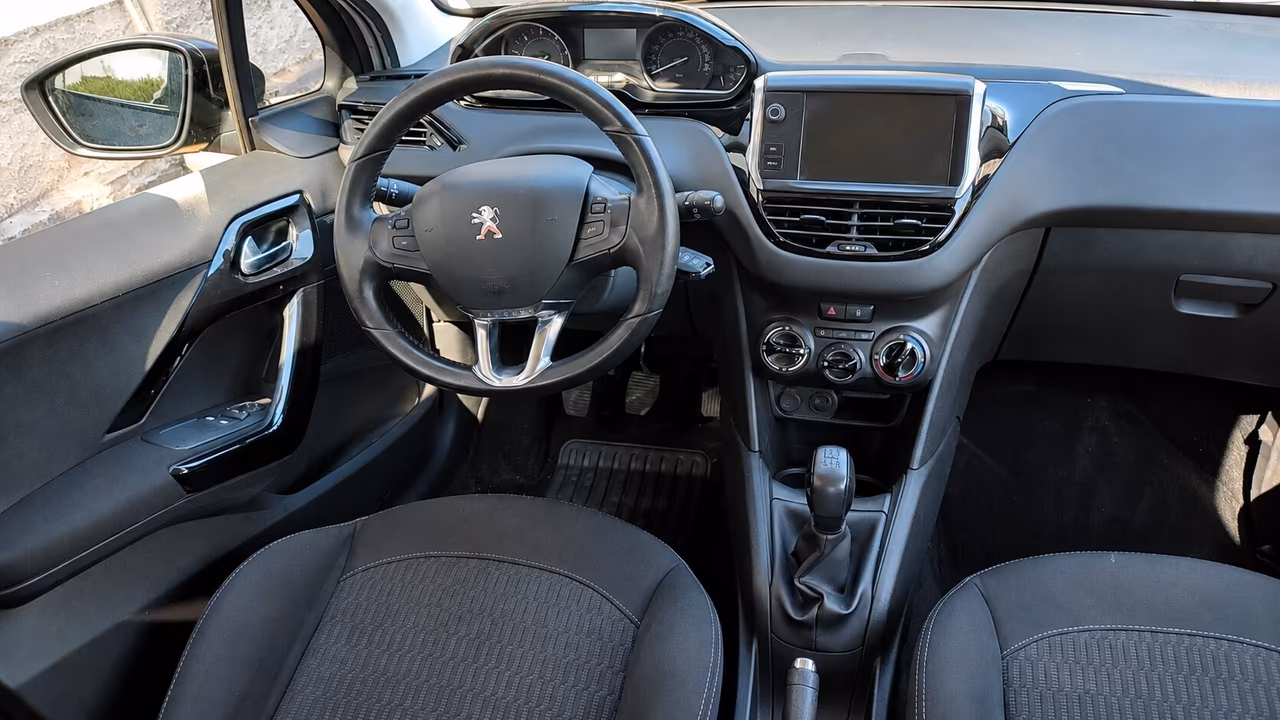 PEUGEOT 208 1.6 HDI