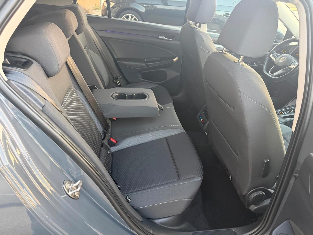Volkswagen Golf 2.0 TDI DSG SCR Style TETTO APRIBILE E GANCIO TRAINO